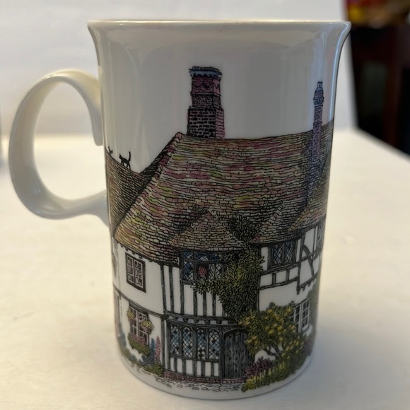 Dunoon Scotland Cottage Coffee Mug cat and squirrel on roof - Picture 3 of 6
